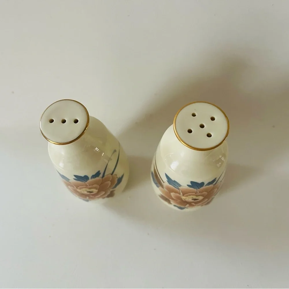 Floral Cream Ceramic Salt and Pepper Shakers Japan